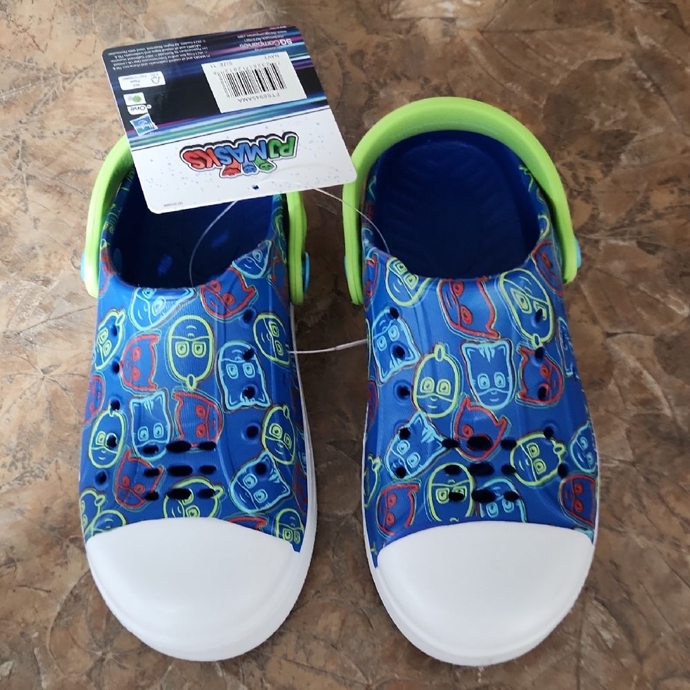 Blue and Green Sandals with Vibrant Peacock Design